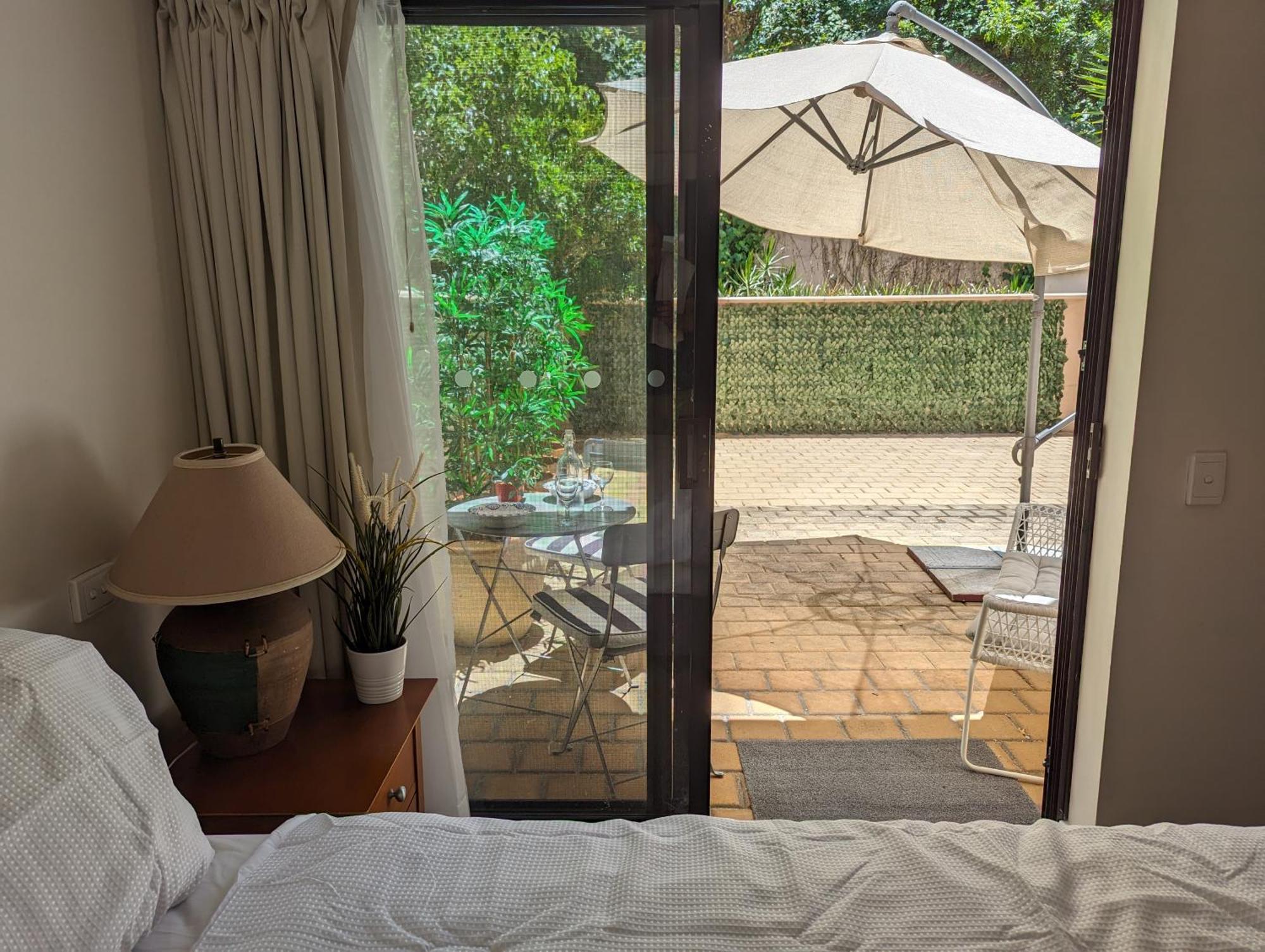 Lovely City Apartment With Private Courtyard, Pool, Free Parking, Gym Perth Bagian luar foto